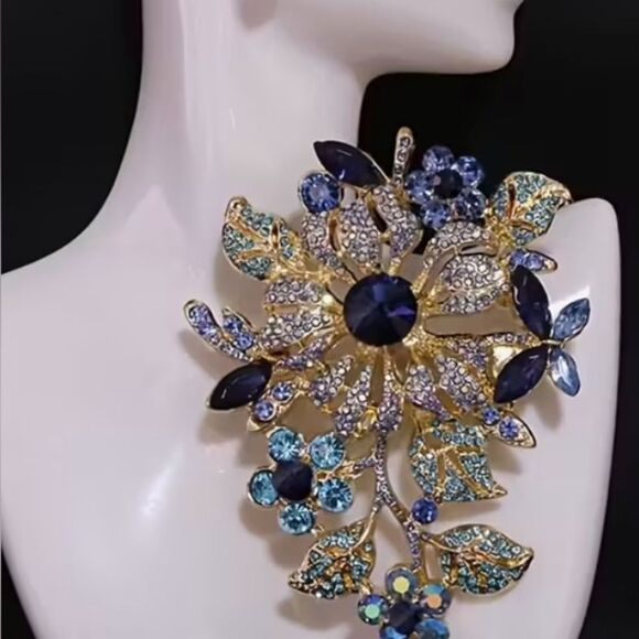 ๐โElegant Gold and Blue Floral Large Brooch ๐ - Picture 2 of 7